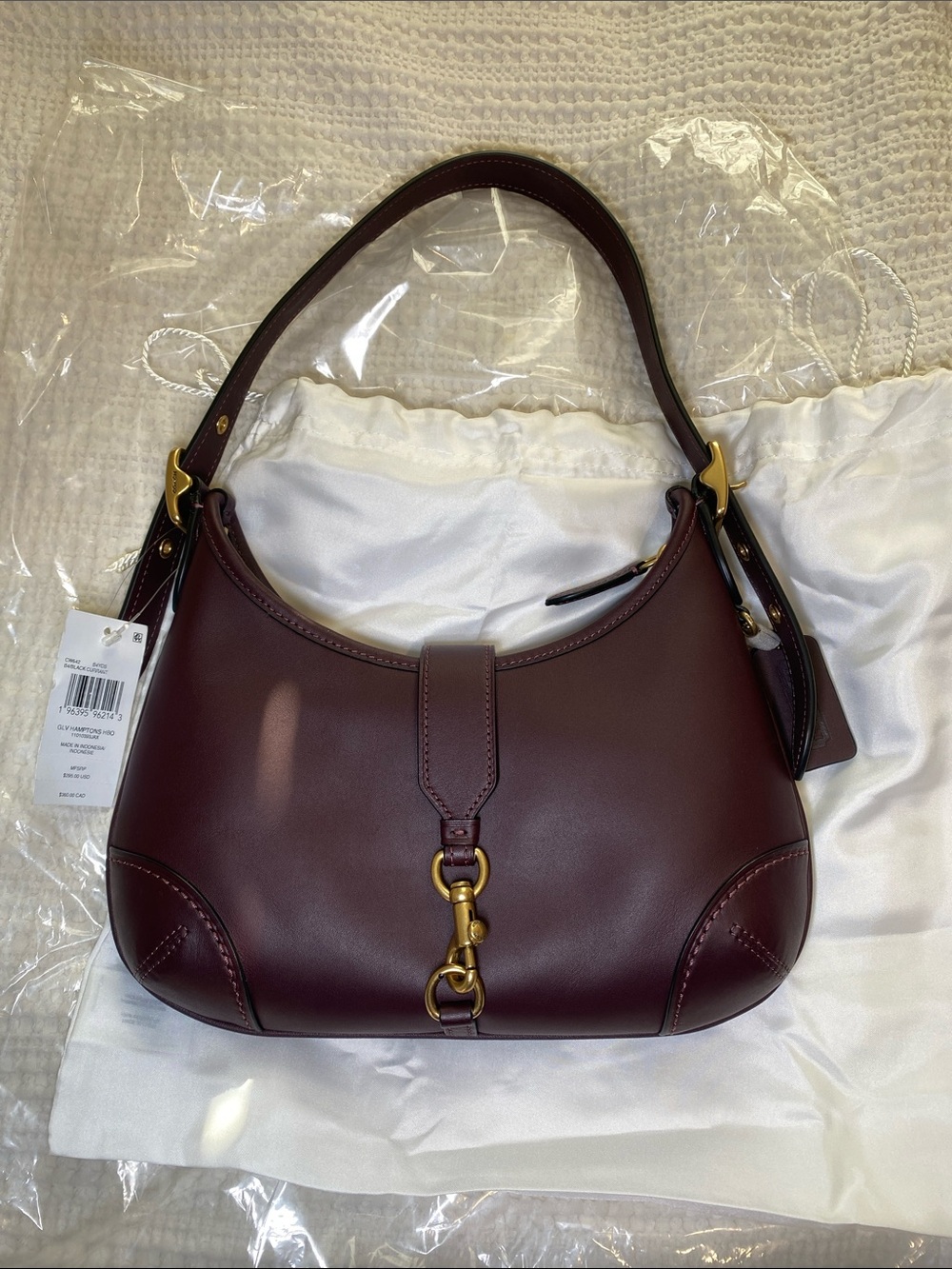 NWT Coach Hamptons Hobo in Black Currant✨